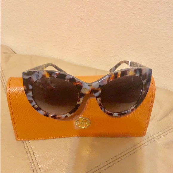 TORY BURCH SUNGLASSES. - Picture 3 of 7